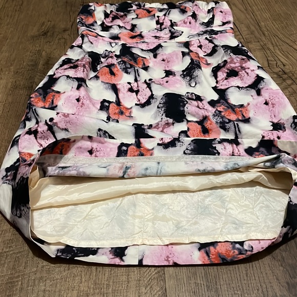 JCREW Colorful Strapless Floral Dress Size 4 with Pockets & non-slip support fit - Picture 10 of 10
